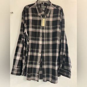 Black plaid button down Saddlebred XL flannel shirt.